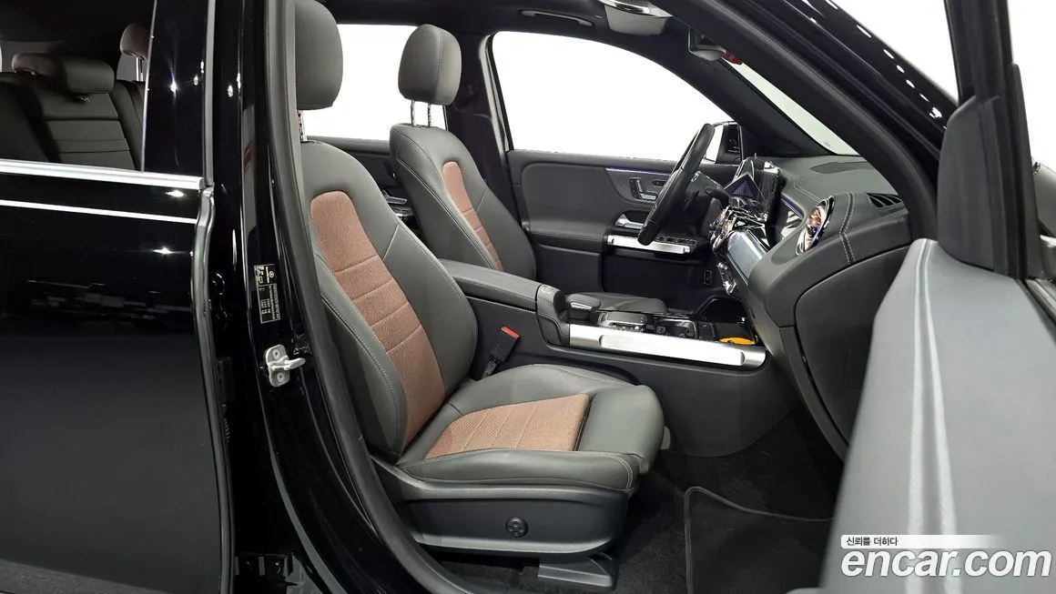 Mercedes-Benz EQB — фото 10