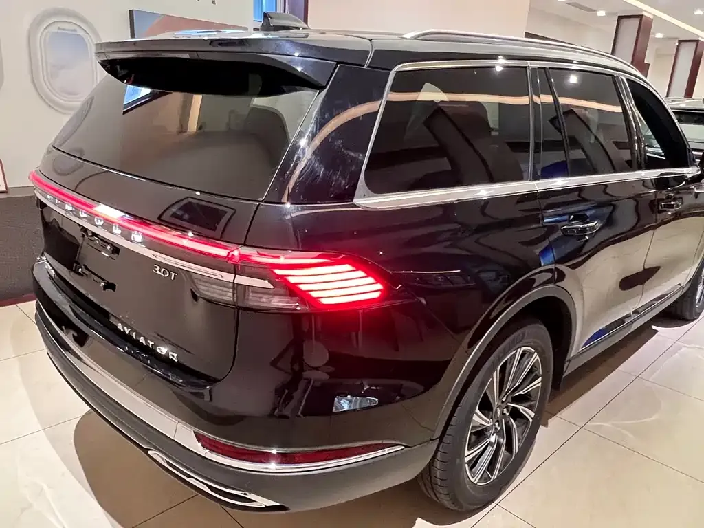 Lincoln Aviator — фото 8