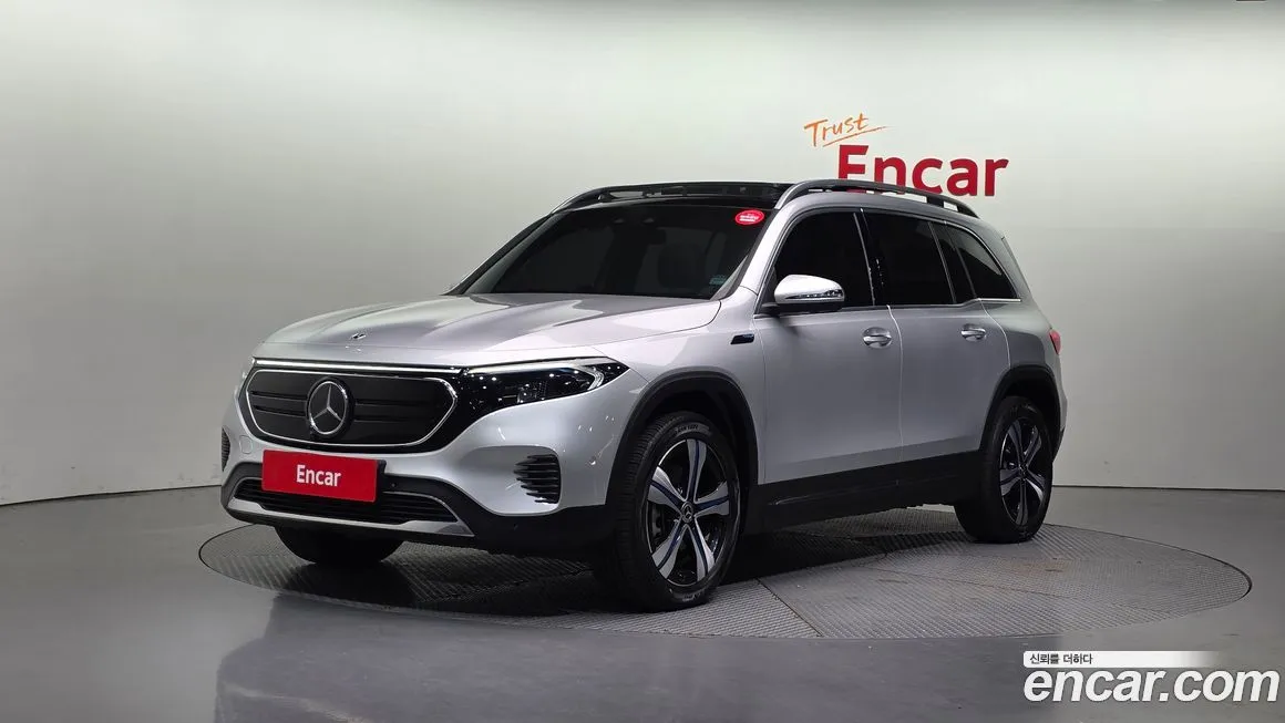 Mercedes-Benz EQB — фото 1