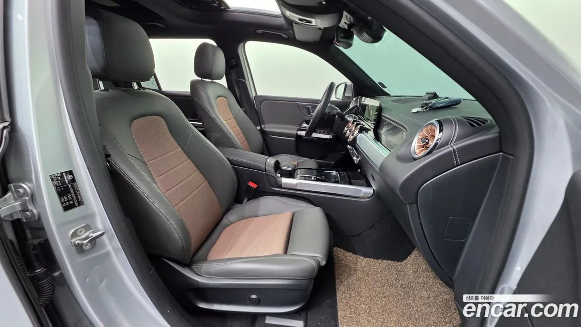 Mercedes-Benz EQB — фото 10