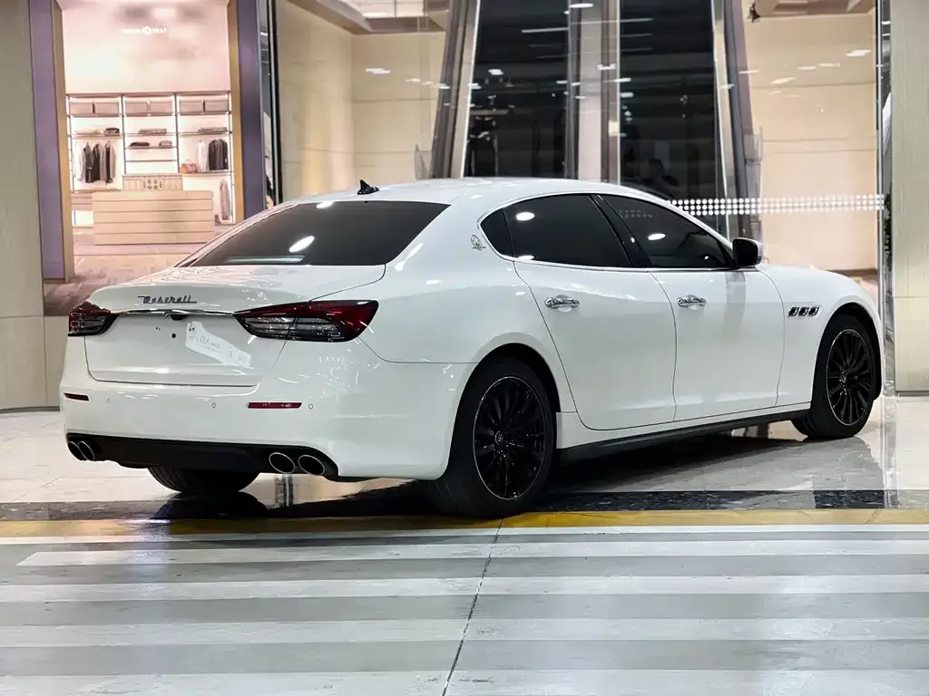 Maserati Quattroporte — фото 7