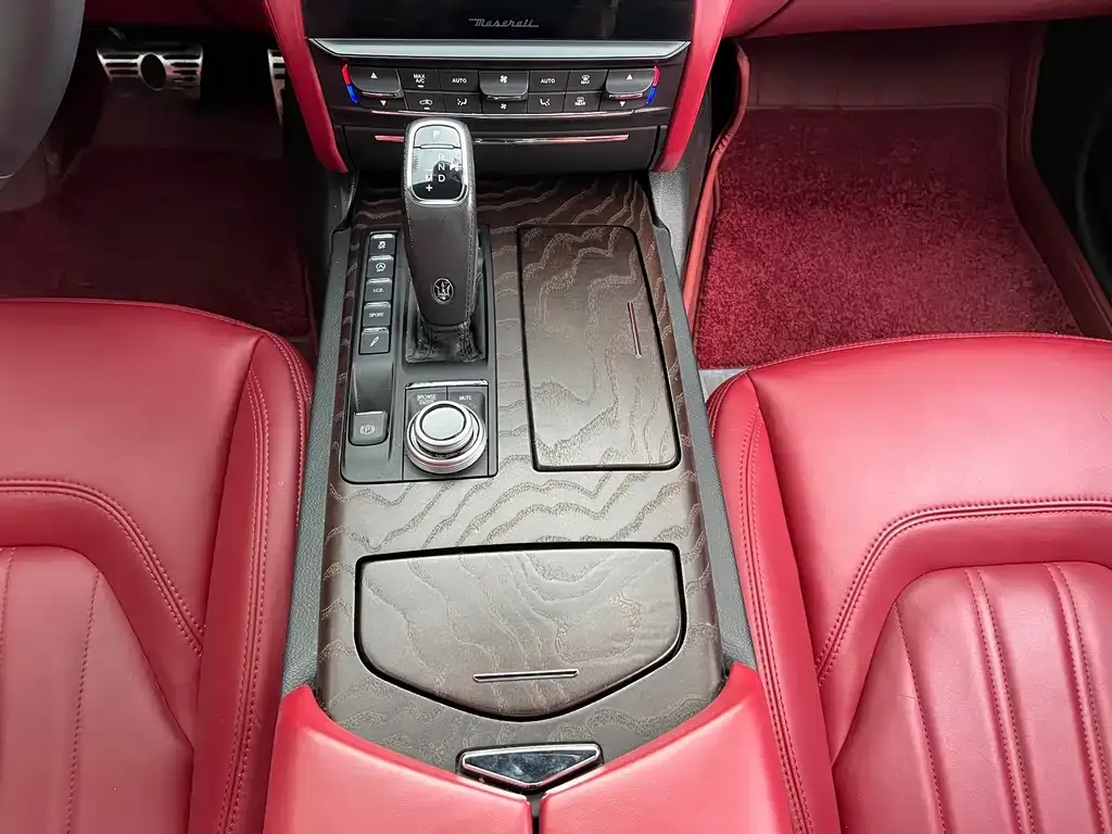 Maserati Quattroporte — фото 8