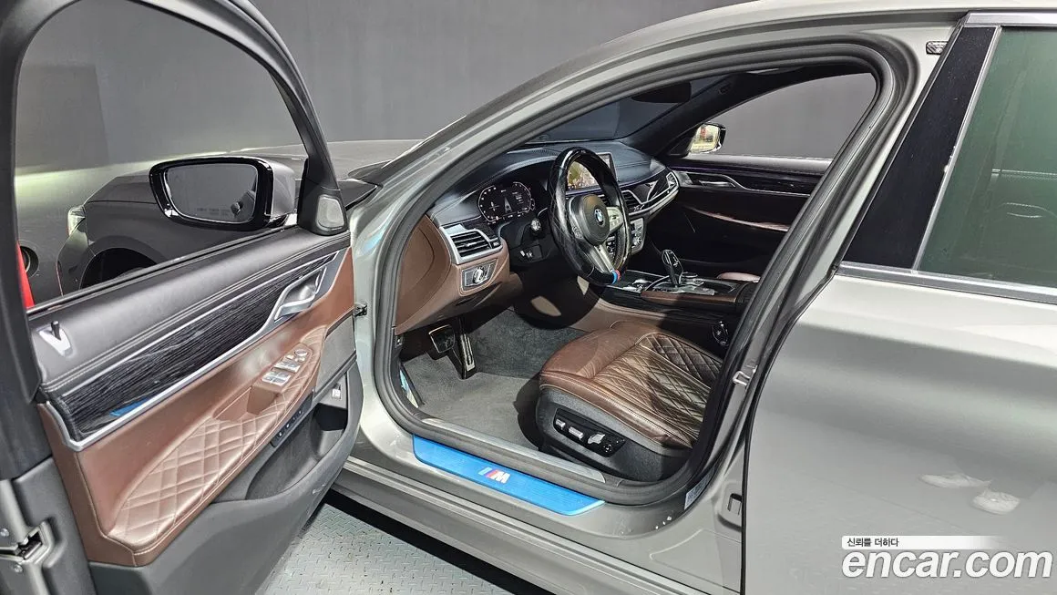BMW 7-Series — фото 10