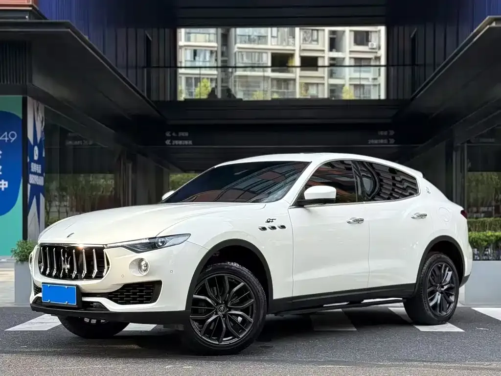 Maserati Levante — фото 1