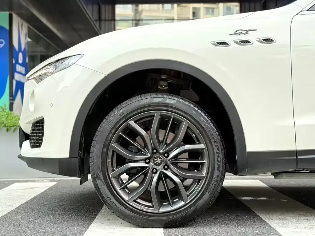 Maserati Levante — фото 4