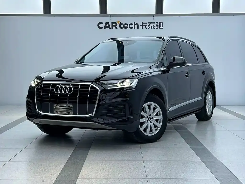 Audi Q7 — фото 1