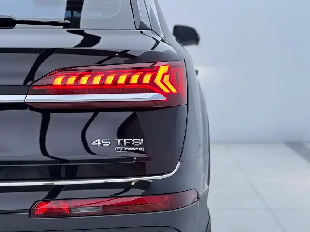 Audi Q7 — фото 5