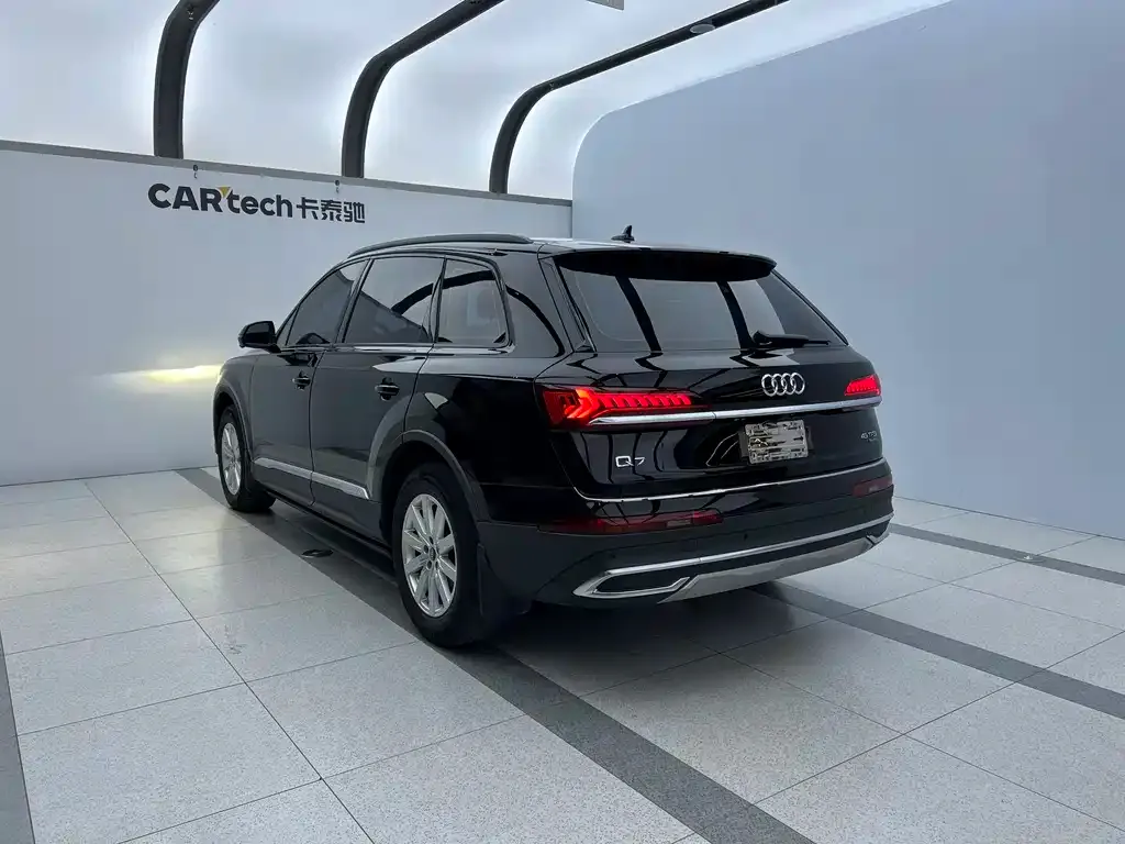 Audi Q7 — фото 6