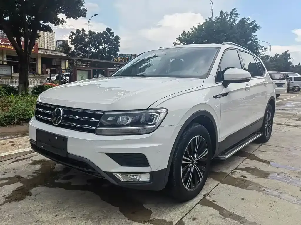 Volkswagen Tiguan L — фото 1