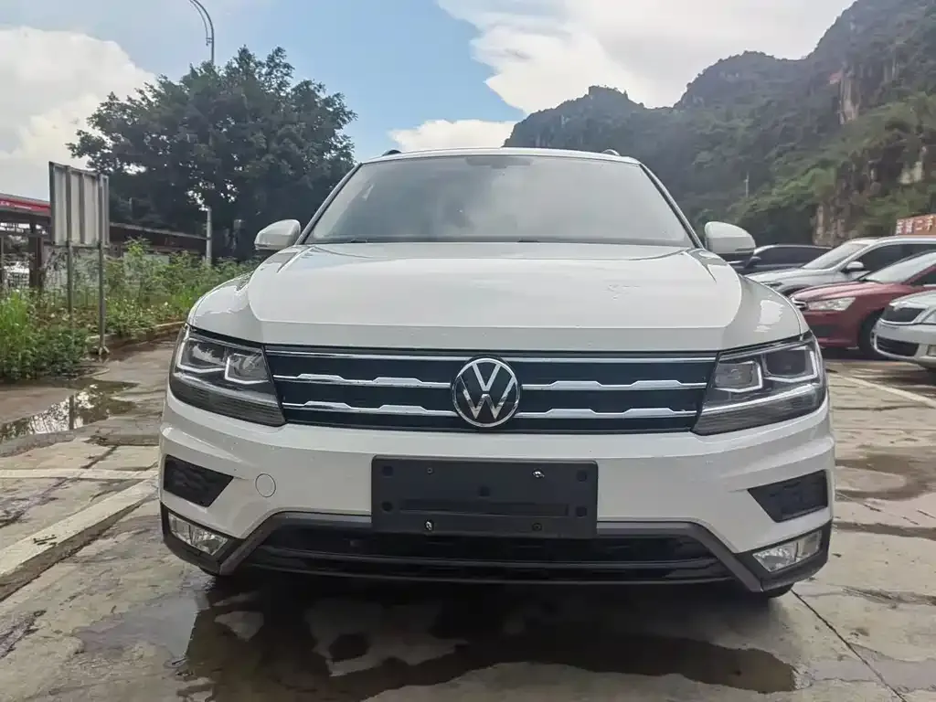 Volkswagen Tiguan L — фото 2