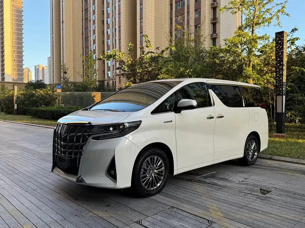 Toyota Alphard — фото 2