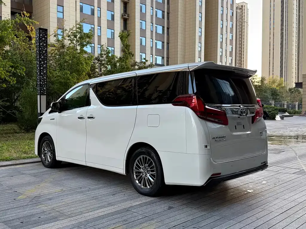 Toyota Alphard — фото 6