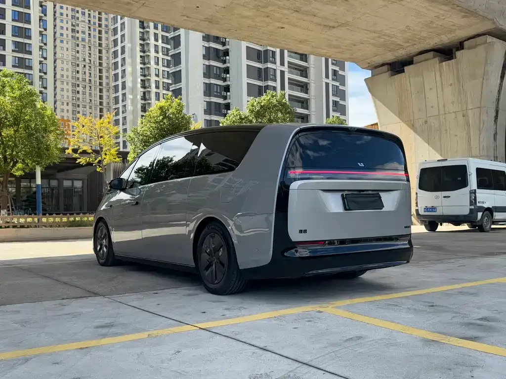 Li Auto MEGA — фото 8