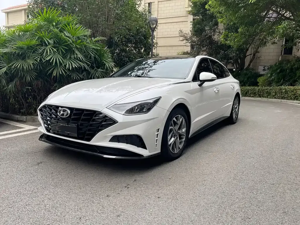Hyundai Sonata — фото 1