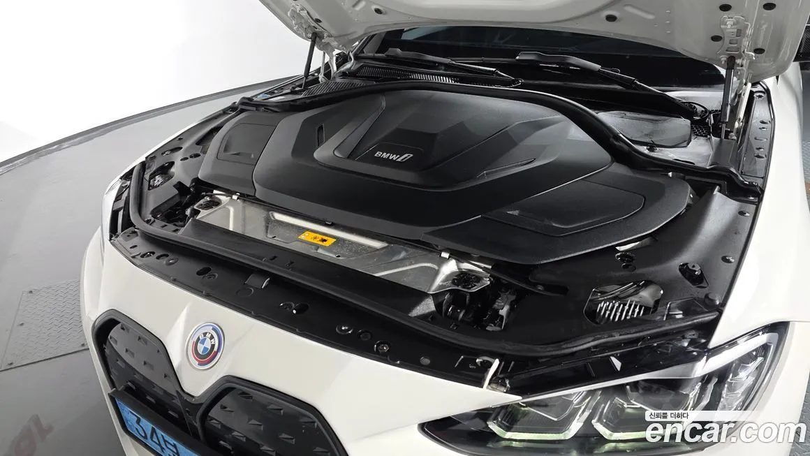 BMW i4 — фото 6