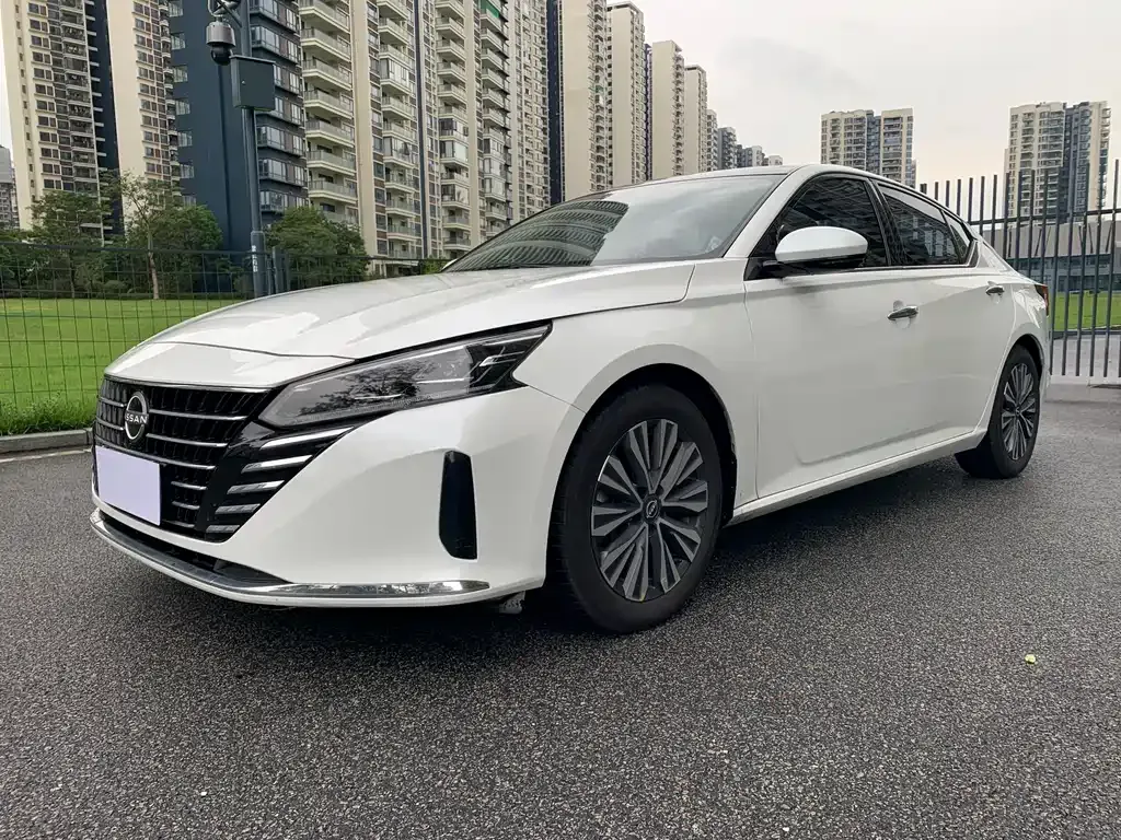 Nissan Teana — фото 1