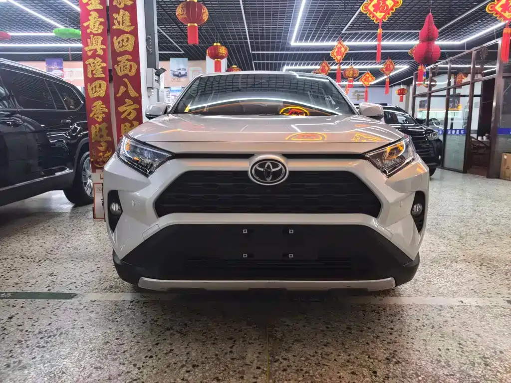 Toyota RAV4 — фото 2