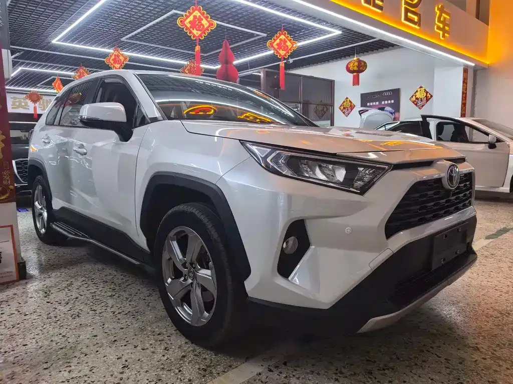 Toyota RAV4 — фото 3