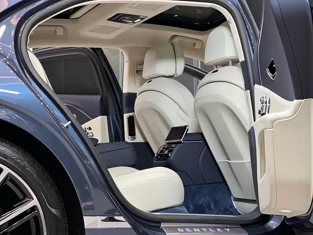 Bentley Flying Spur — фото 8