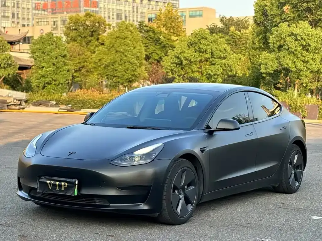 Tesla Model 3 — фото 1