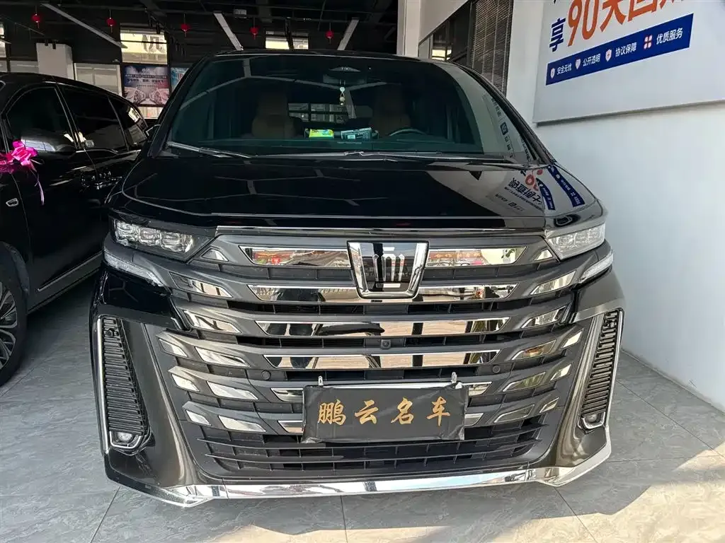 Toyota Vellfire — фото 2