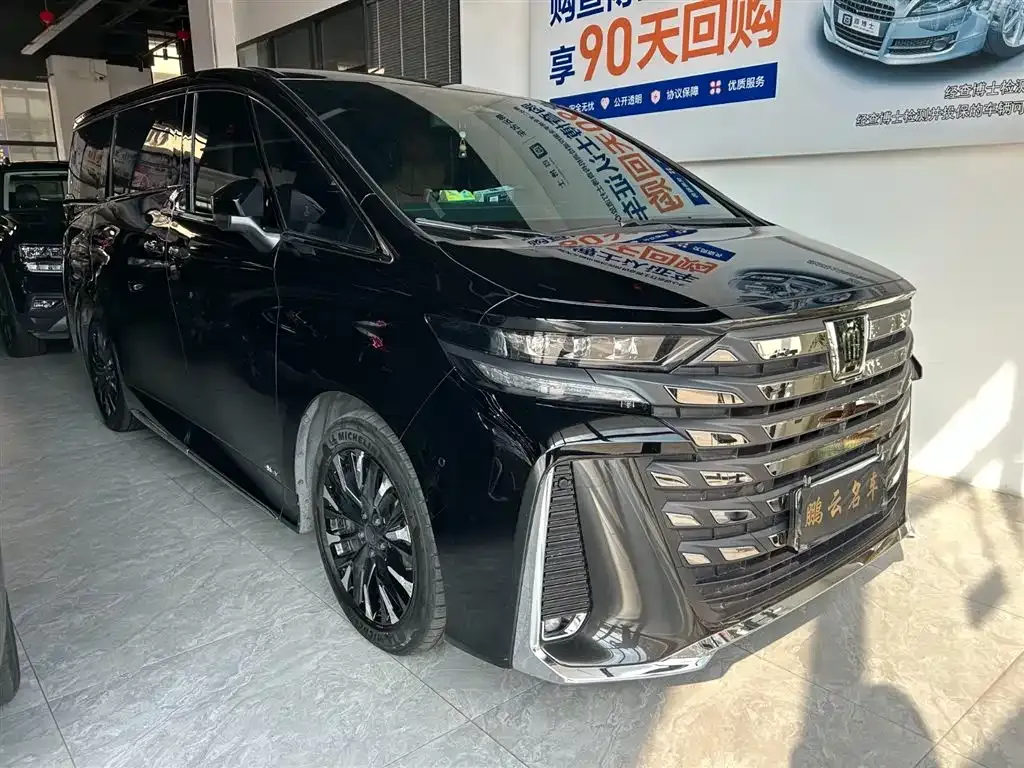 Toyota Vellfire — фото 3