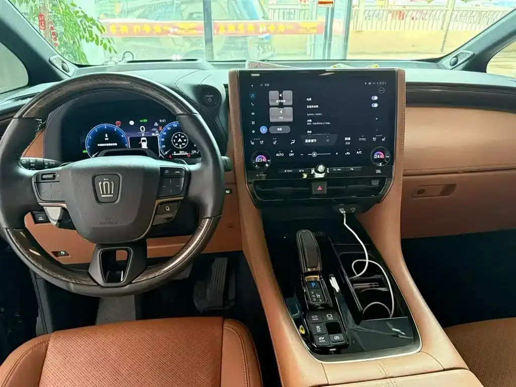 Toyota Vellfire — фото 4