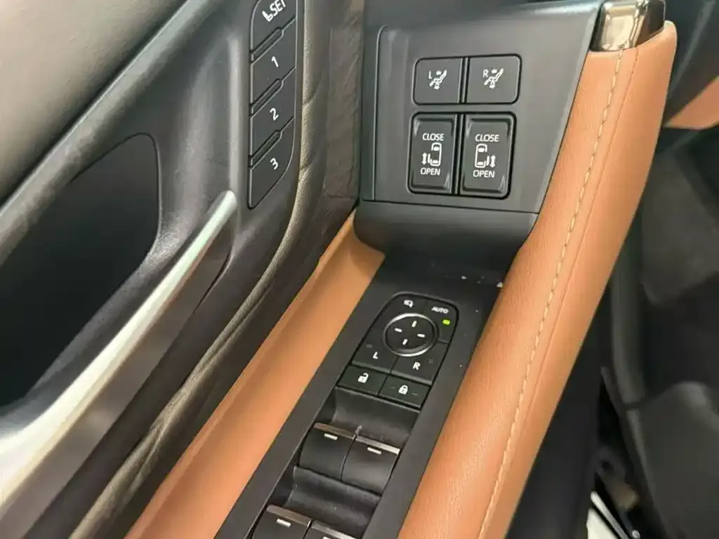 Toyota Vellfire — фото 7