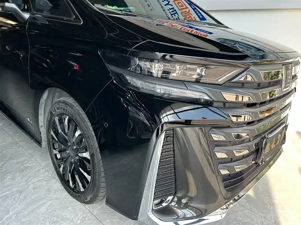 Toyota Vellfire — фото 9
