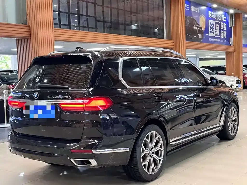 BMW X7 — фото 9