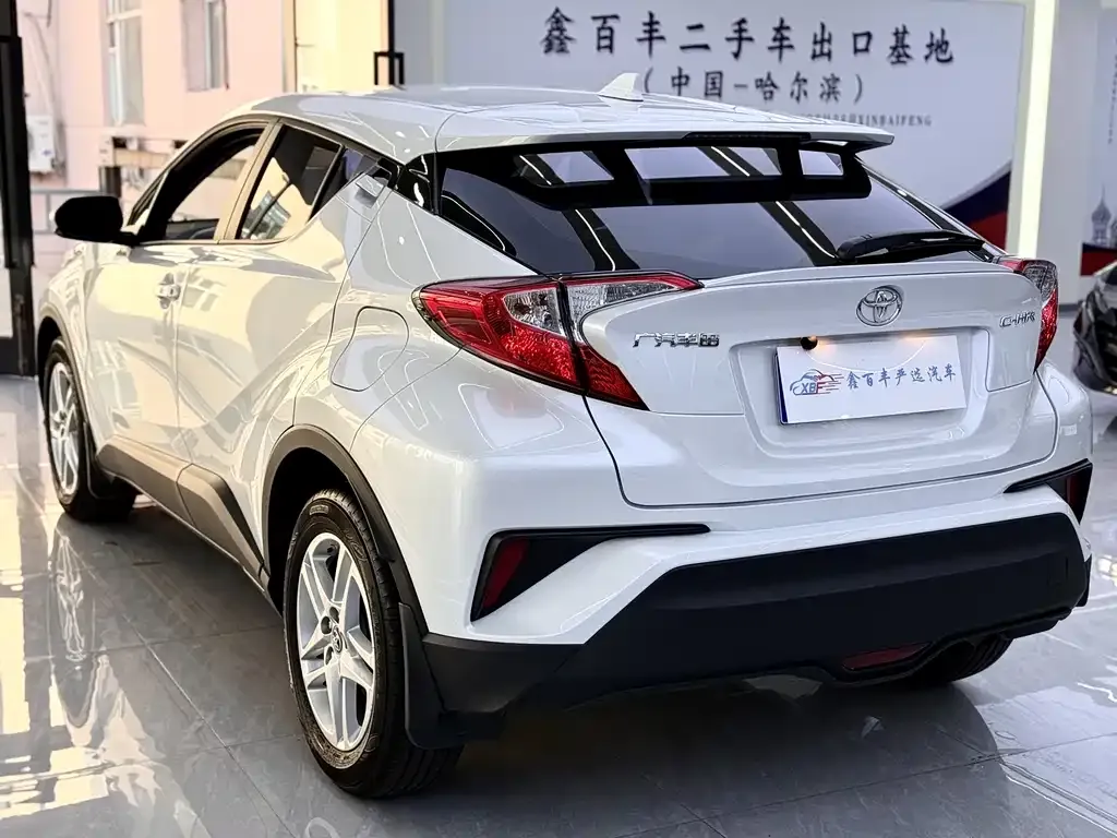Toyota C-HR — фото 8
