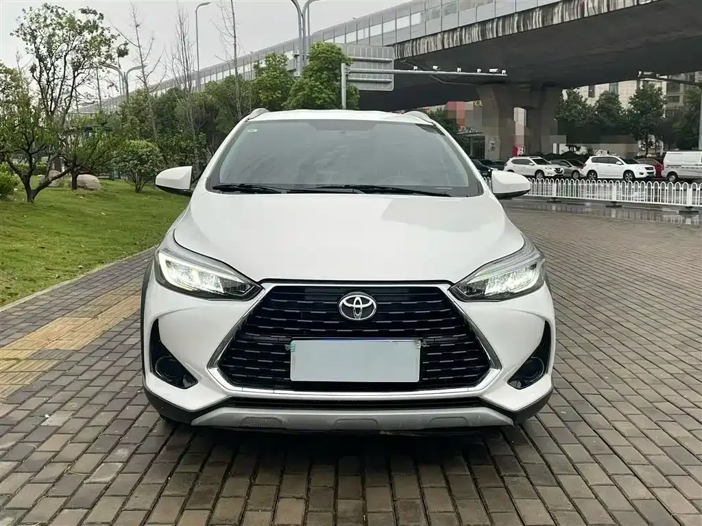 Toyota Yaris L — фото 3