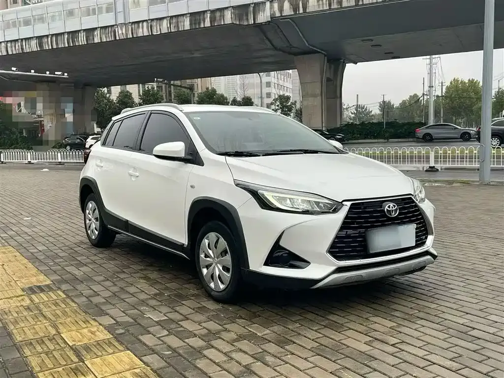 Toyota Yaris L — фото 4