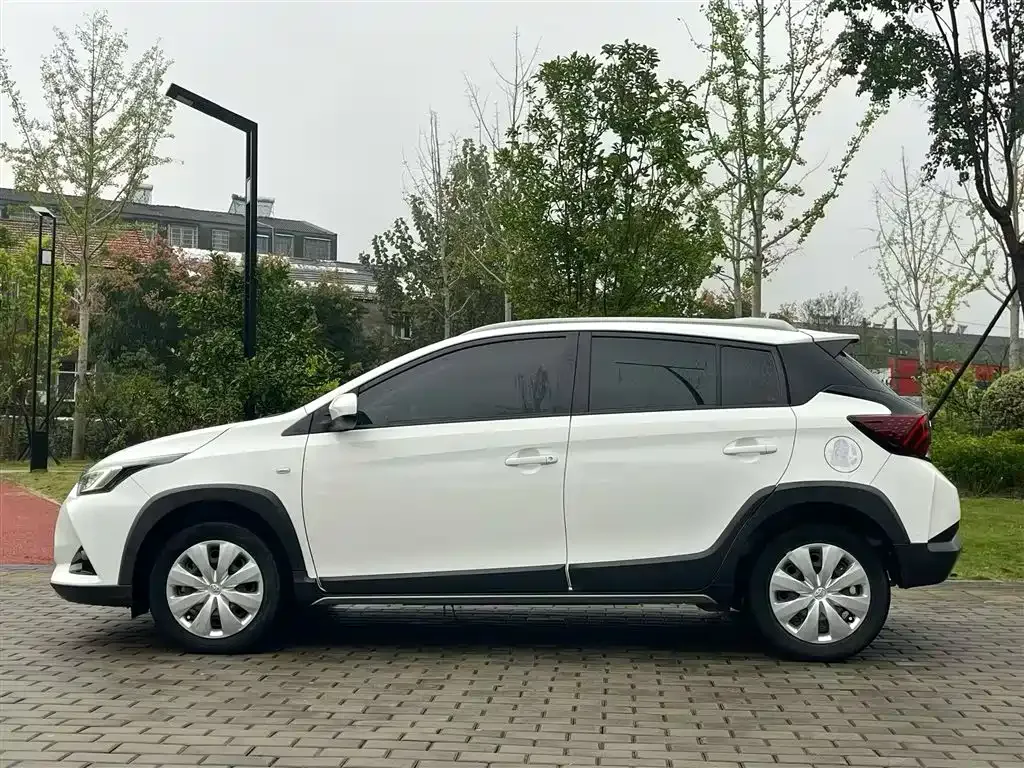 Toyota Yaris L — фото 5