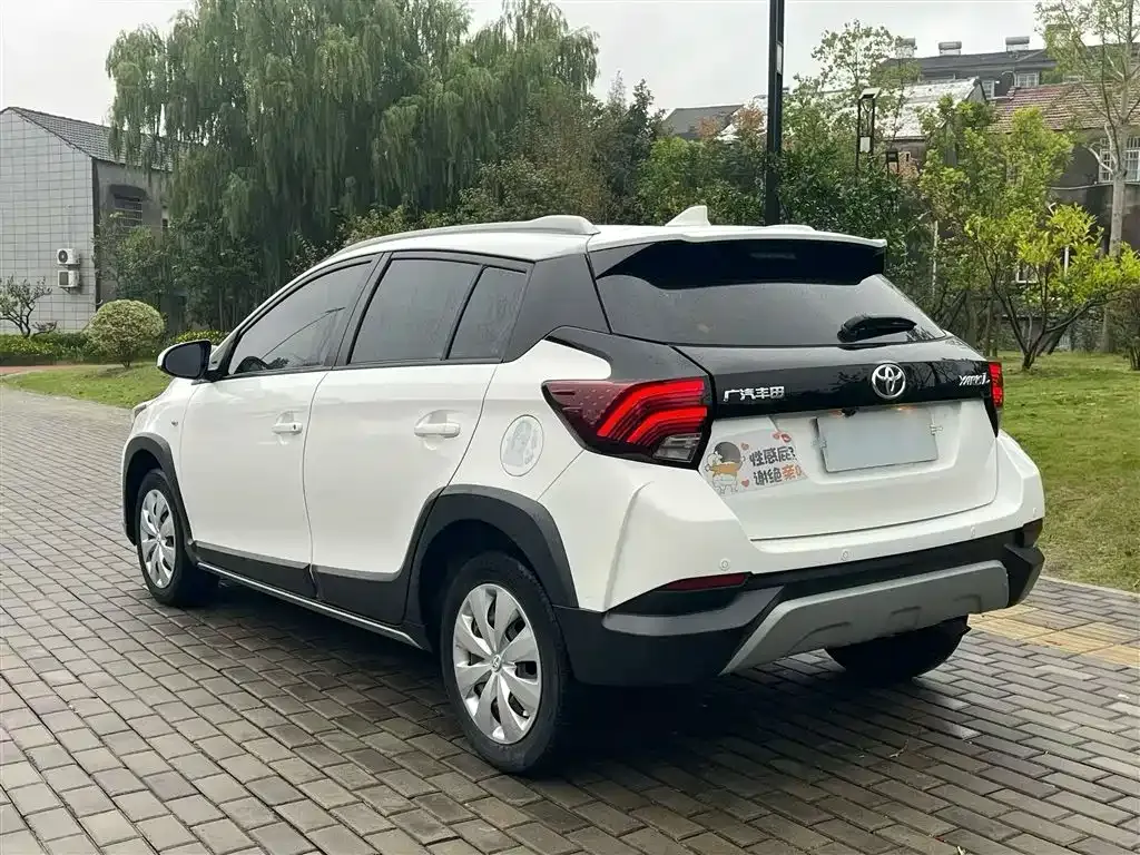 Toyota Yaris L — фото 7