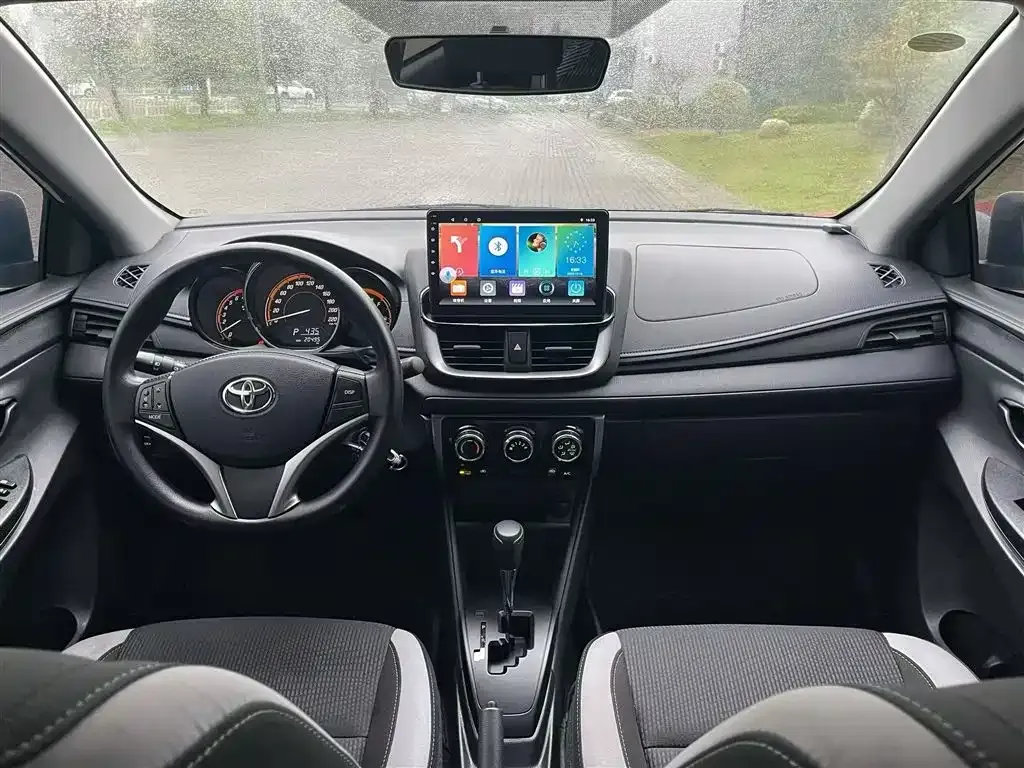 Toyota Yaris L — фото 9