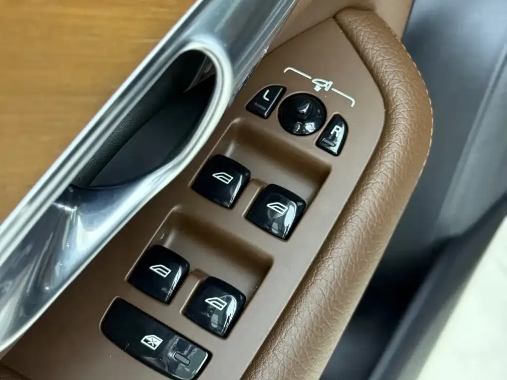 Volvo XC90 — фото 10