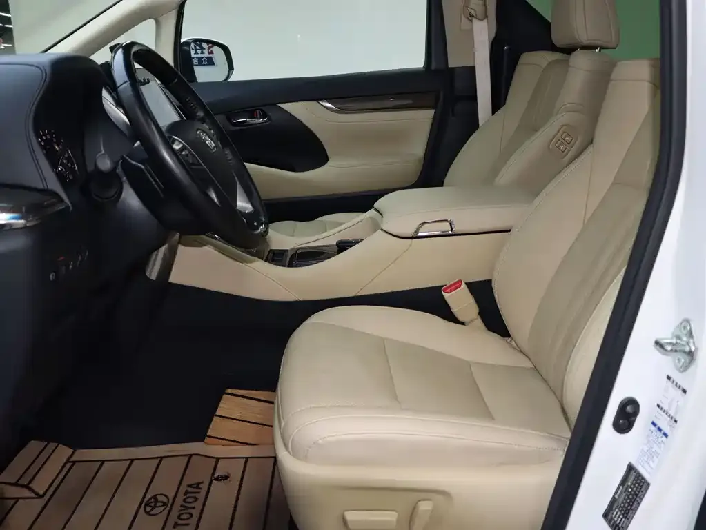 Toyota Vellfire — фото 4