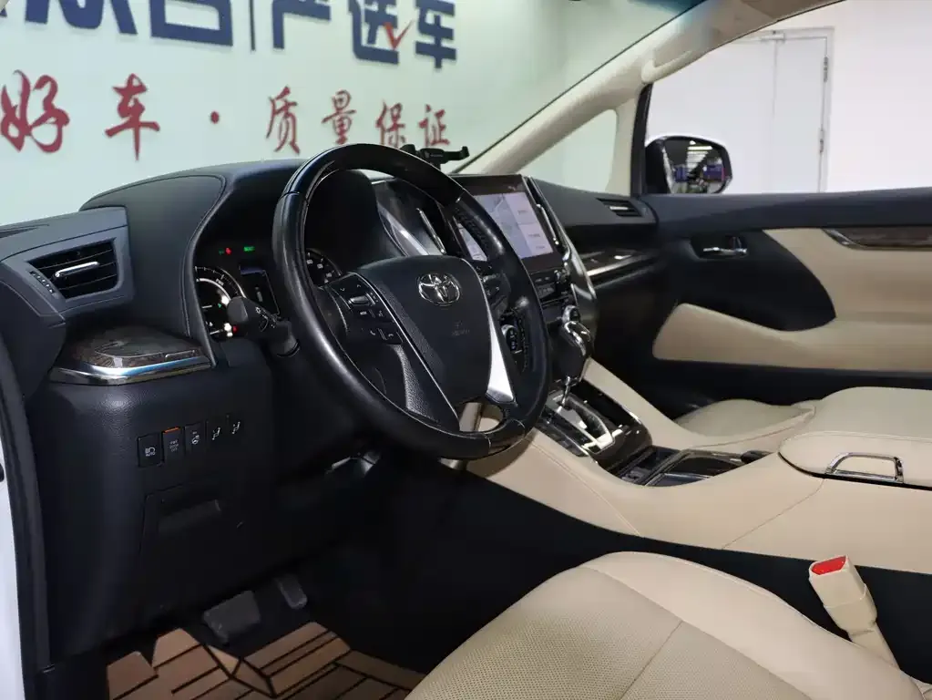 Toyota Vellfire — фото 6