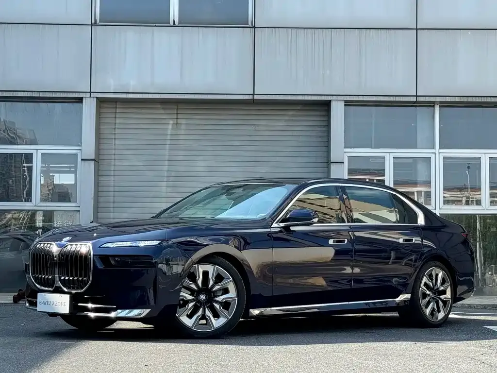 BMW 7 Series — фото 1