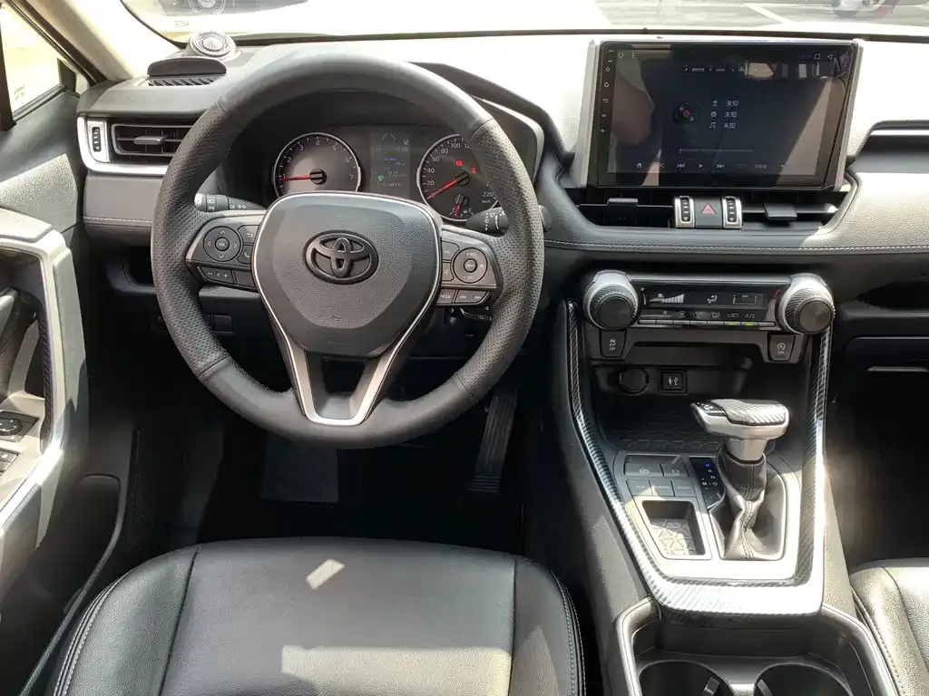 Toyota RAV4 — фото 10