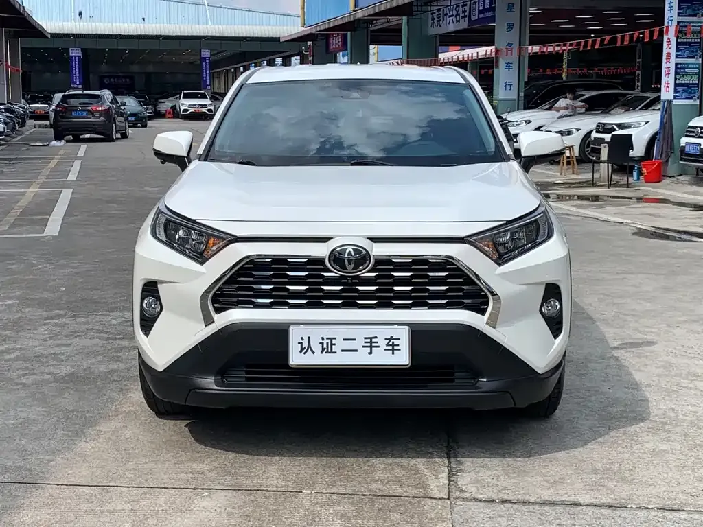 Toyota RAV4 — фото 2