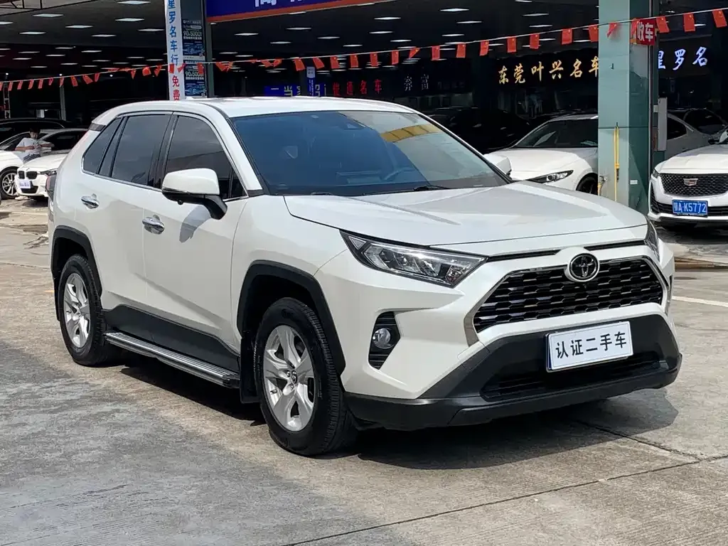 Toyota RAV4 — фото 3