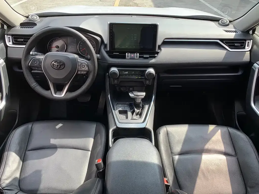 Toyota RAV4 — фото 6