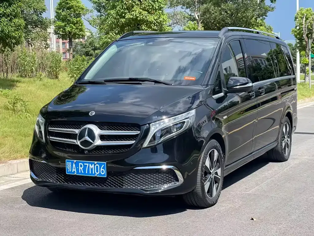 Mercedes-Benz V-Class — фото 1