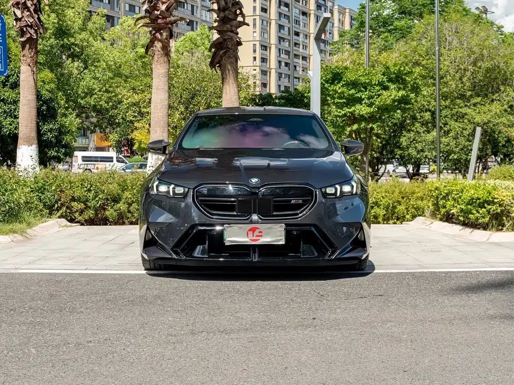 BMW M5 New Energy — фото 2