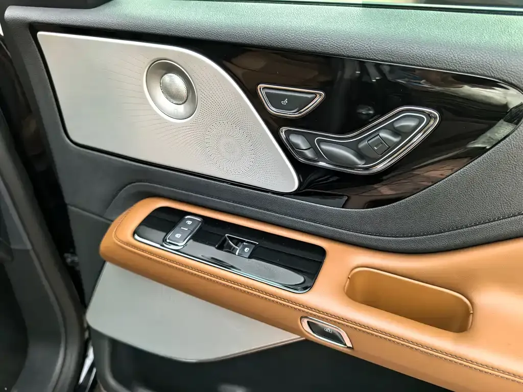 Lincoln Aviator — фото 6