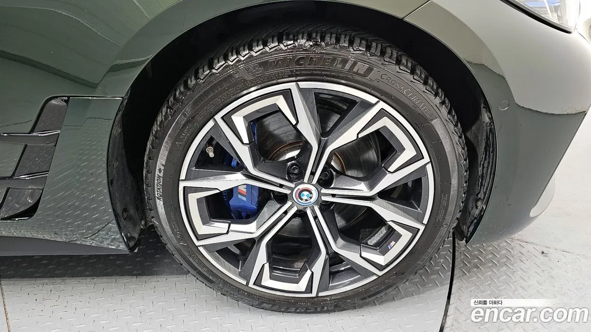 BMW i4 — фото 5