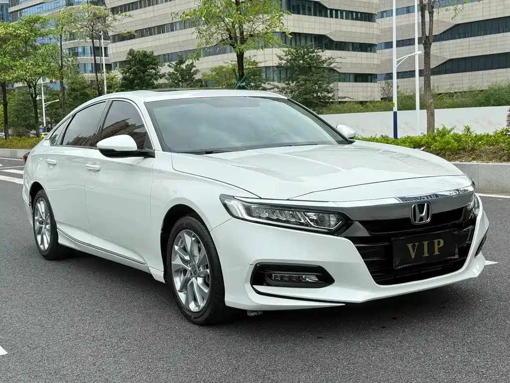 Honda Accord — фото 1