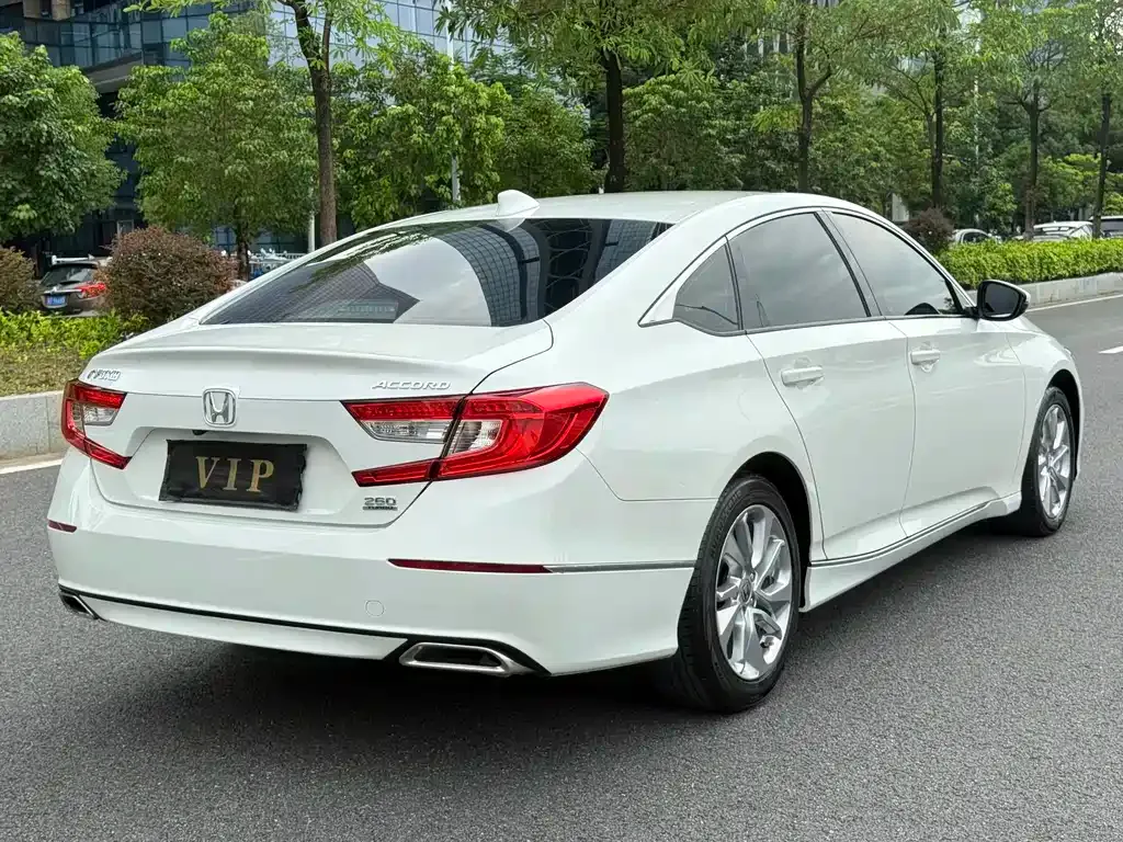 Honda Accord — фото 10